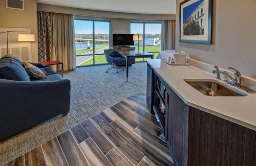 Franklin Hotel | Experience Comfort at Hampton Inn & Suites Franklin Berry Farms
