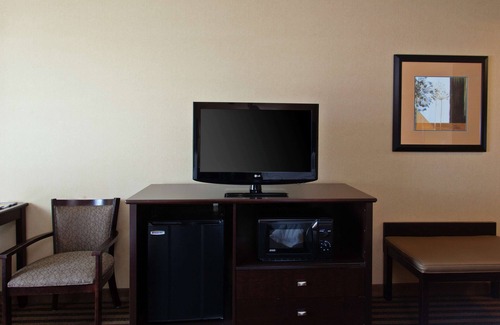 Herndon Hotel | Inviting Hampton Inn & Suites Fresno-Northwest with Pool