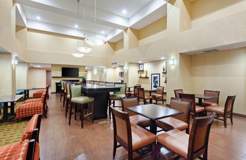 Herndon Hotel | Discover Comfort at Hampton Inn & Suites Fresno - Northwest