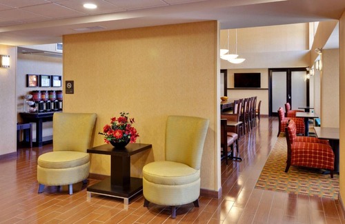 Herndon Hotel | Discover Comfort at Hampton Inn & Suites Fresno - Northwest