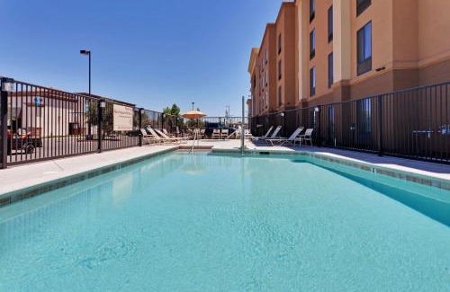 Herndon Hotel | Discover Comfort at Hampton Inn & Suites Fresno - Northwest