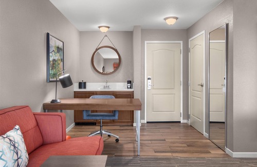 Raisin Hotel | Enjoy Family-Friendly Amenities at Hampton Inn & Suites Fresno