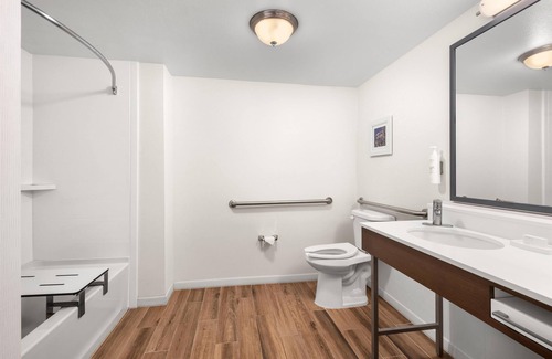 Raisin Hotel | Enjoy Family-Friendly Amenities at Hampton Inn & Suites Fresno