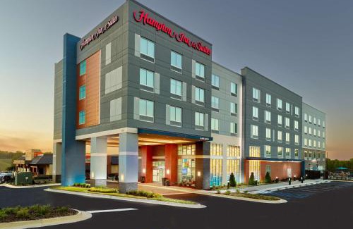 Fultondale Hotel | Relax at Hampton Inn & Suites Fultondale with Pool Access
