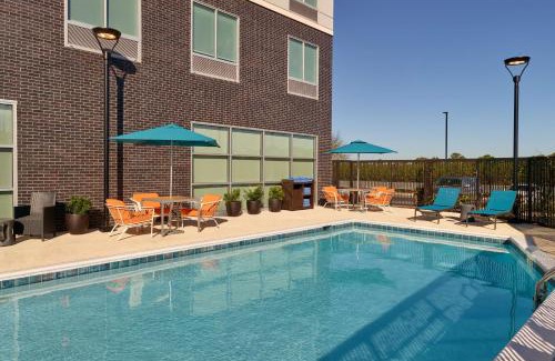 Fultondale Hotel | Relax at Hampton Inn & Suites Fultondale with Pool Access