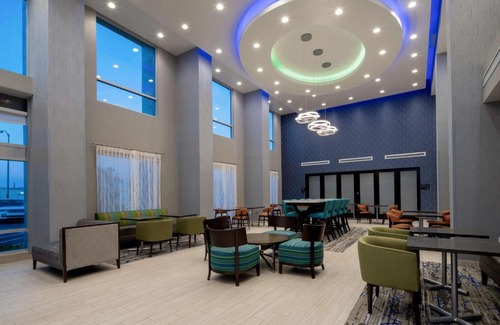 Gilroy Hotel | Guest Rated 9.1: Hampton Inn & Suites Gilroy Awaits