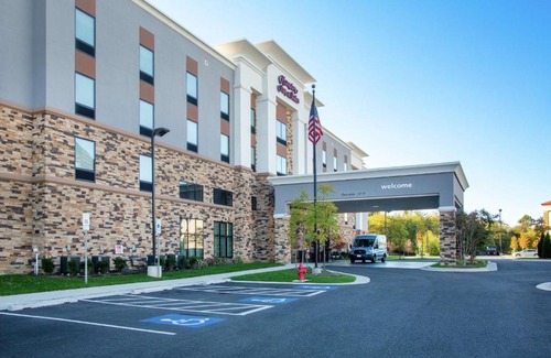 Glenarden Hotel | Pet-Friendly Retreat at Hampton Inn & Suites Glenarden