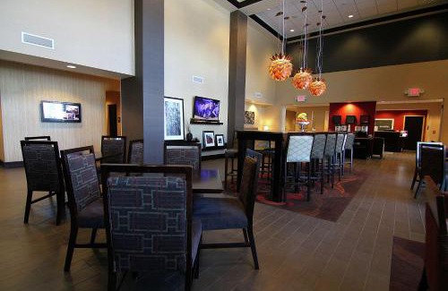 Grand Forks Hotel | Discover Hampton Inn & Suites Grand Forks with Pools