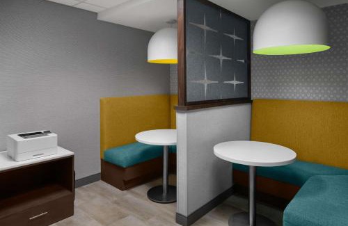 Grand Rapids Hotel | Pet-Friendly Hampton Inn & Suites Near Grand Rapids Airport