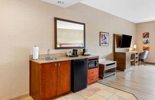 Mercer Hotel | Discover Comfort at Hampton Inn & Suites Grove City