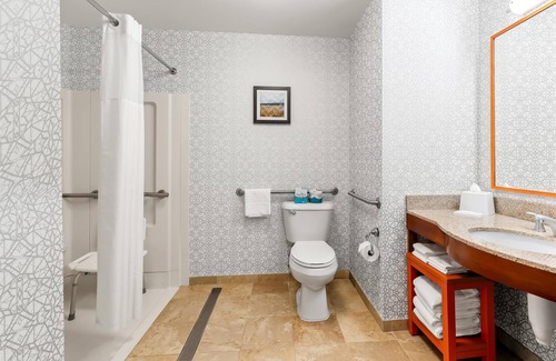 Mercer Hotel | Discover Comfort at Hampton Inn & Suites Grove City