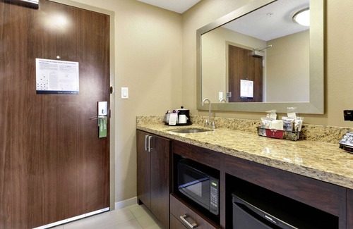 Gulfport Hotel | Top-Rated Hampton Inn & Suites Gulfport with Pool Access