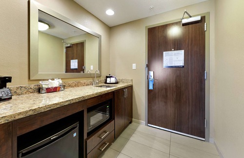 Gulfport Hotel | Top-Rated Hampton Inn & Suites Gulfport with Pool Access