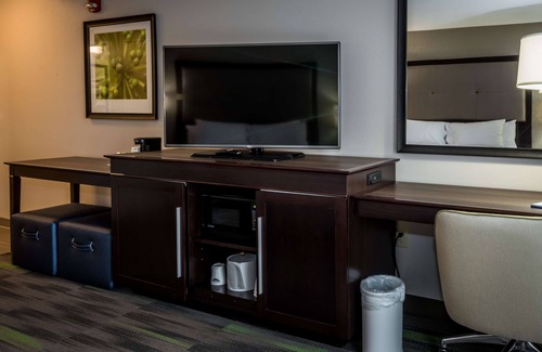 Hammond Hotel | Comfortable Stay at Hampton Inn & Suites Hammond with Spa