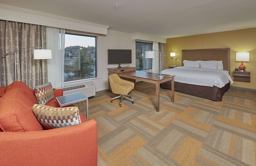 Hood River Hotel | Unwind at Hampton Inn & Suites Hood River - Rated 9.4/10!