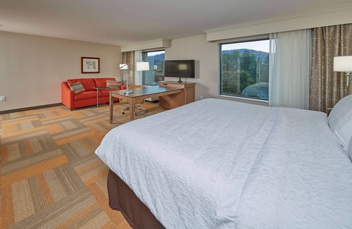 Hood River Hotel | Unwind at Hampton Inn & Suites Hood River - Rated 9.4/10!