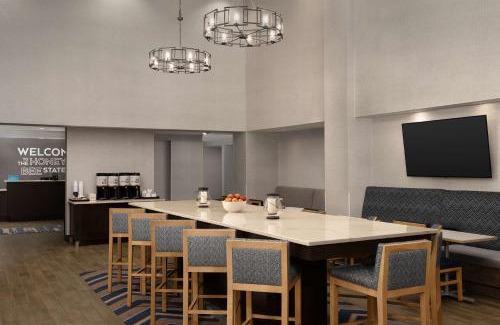 Huntsville Hotel | Pet-Friendly Hampton Inn & Suites in Huntsville Area