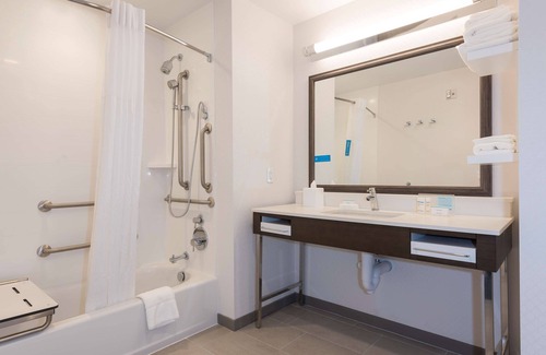 Indianapolis Hotel | Top-Rated Hampton Inn & Suites Indianapolis with Pool Access