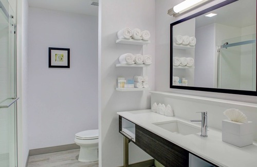 Airport Area Hotel | Top-Rated Stay at Hampton Inn & Suites near Airport