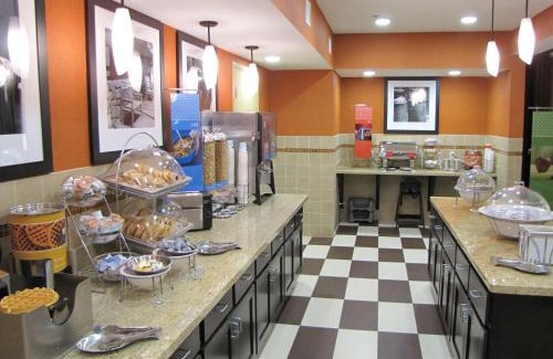 Jamestown Hotel | Pet-Friendly Hampton Inn & Suites Jamestown with Pool Access