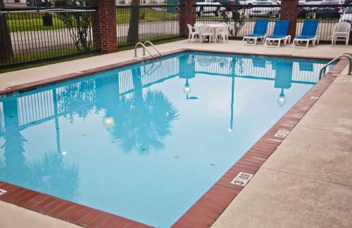 Jennings Hotel | Discover Hampton Inn & Suites Jennings: Oceanfront Retreat