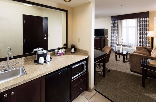 Seven Hills Hotel | Stay at Hampton Inn & Suites Las Vegas South: Guest Rated 9/10