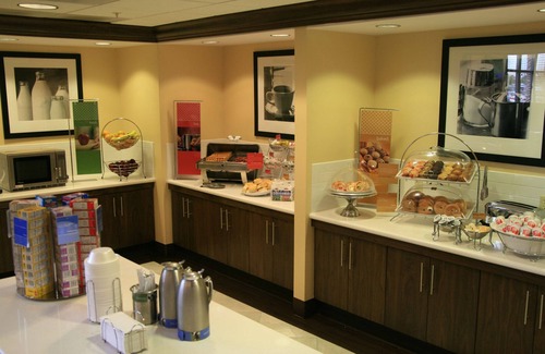 Spring Valley Hotel | Beautiful Hampton Inn & Suites Las Vegas-Red Rock Awaits