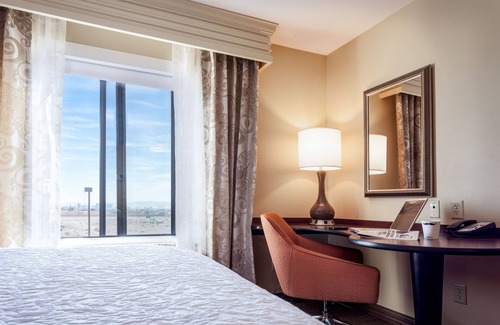 Spring Valley Hotel | Beautiful Hampton Inn & Suites Las Vegas-Red Rock Awaits