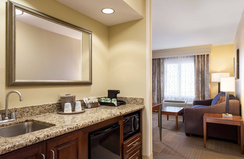 Spring Valley Hotel | Beautiful Hampton Inn & Suites Las Vegas-Red Rock Awaits
