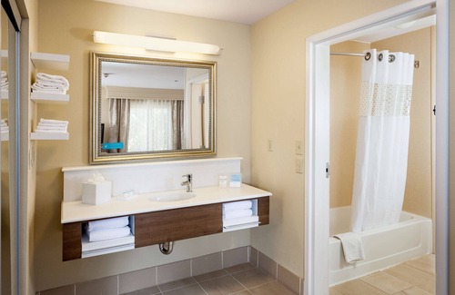 Spring Valley Hotel | Beautiful Hampton Inn & Suites Las Vegas-Red Rock Awaits