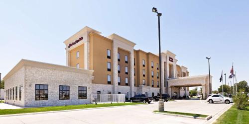 Liberal Hotel | Comfortable Hampton Inn & Suites Liberal with Pool Access