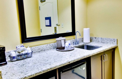 Moreno Valley Hotel | Discover Comfort at Hampton Inn & Suites Moreno Valley
