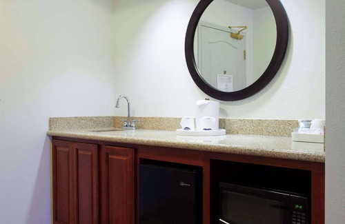 Mountain Home Hotel | Exceptional Hampton Inn & Suites: Spa, Pool & Family Friendly