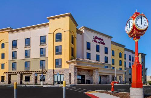 Marina Hotel | Pet Friendly Hampton Inn & Suites with Oceanfront Views