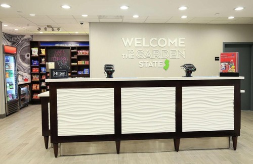 Mount Laurel Hotel | Family-Friendly Stay at Hampton Inn & Suites Mount Laurel