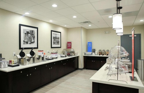 Mount Laurel Hotel | Family-Friendly Stay at Hampton Inn & Suites Mount Laurel