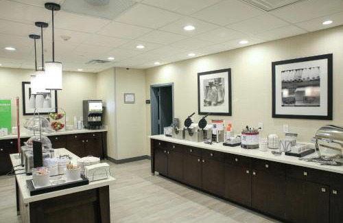 Mount Laurel Hotel | Family-Friendly Stay at Hampton Inn & Suites Mount Laurel