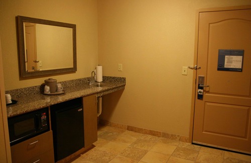 Mobile Hotel | Outstanding Stay at Hampton Inn & Suites Mobile Airport