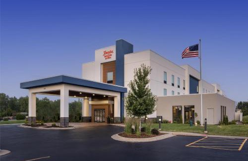 Quad Cities Hotel | Pet-Friendly Retreat Near Quad City International Airport