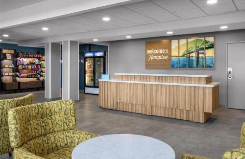 Quad Cities Hotel | Pet-Friendly Retreat Near Quad City International Airport