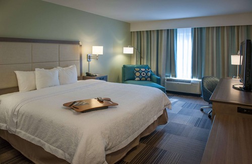 Elmwood Hotel | Top-Rated Hampton Inn & Suites in New Orleans with Pool