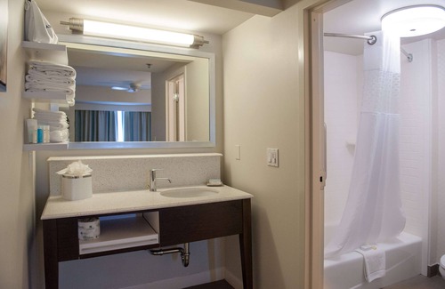 Elmwood Hotel | Top-Rated Hampton Inn & Suites in New Orleans with Pool