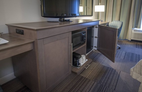 Elmwood Hotel | Top-Rated Hampton Inn & Suites in New Orleans with Pool