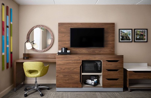 West Haven Hotel | Welcoming Hampton Inn & Suites New Haven with Pool & Breakfast