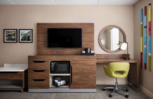 West Haven Hotel | Welcoming Hampton Inn & Suites New Haven with Pool & Breakfast