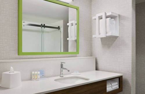 West Haven Hotel | Welcoming Hampton Inn & Suites New Haven with Pool & Breakfast