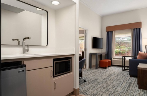 Middletown Hotel | Guest Rated 9/10 at Hampton Inn & Suites Newport/Middletown