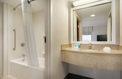 Middletown Hotel | Guest Rated 9/10 at Hampton Inn & Suites Newport/Middletown