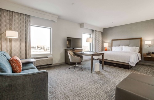 Vickery Meadow Hotel | Comfortable Hampton Inn & Suites Near North Park Attractions