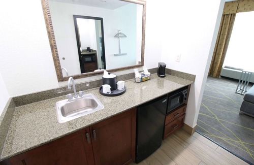 Palm Coast Hotel | Discover Hampton Inn & Suites Palm Coast with Pool & Dining